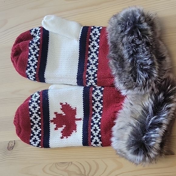 NW0T CANADA FAUX FUR KNITTED MITTENS – ADULTS - Picture 2 of 2